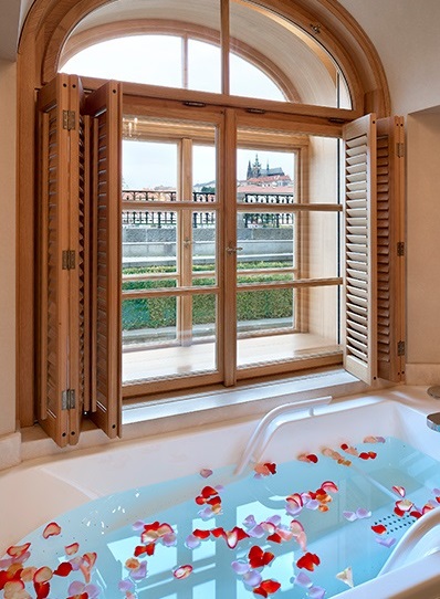 Four Seasons 5* Four Seasons 5*