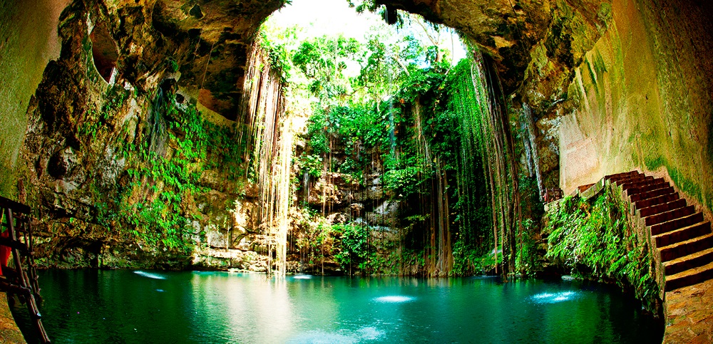 сенота Ик-Киль. сенота Ик-Киль.