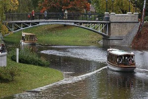 Прогулка на речном трамвайчике Прогулка на речном трамвайчике